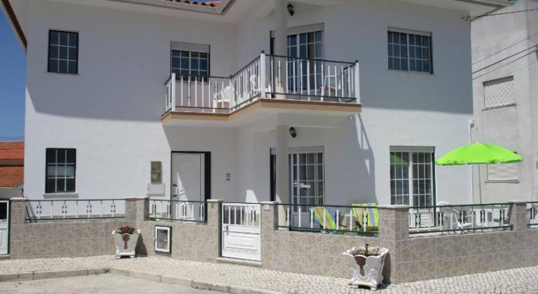 Rental apartment with patio in Leiria