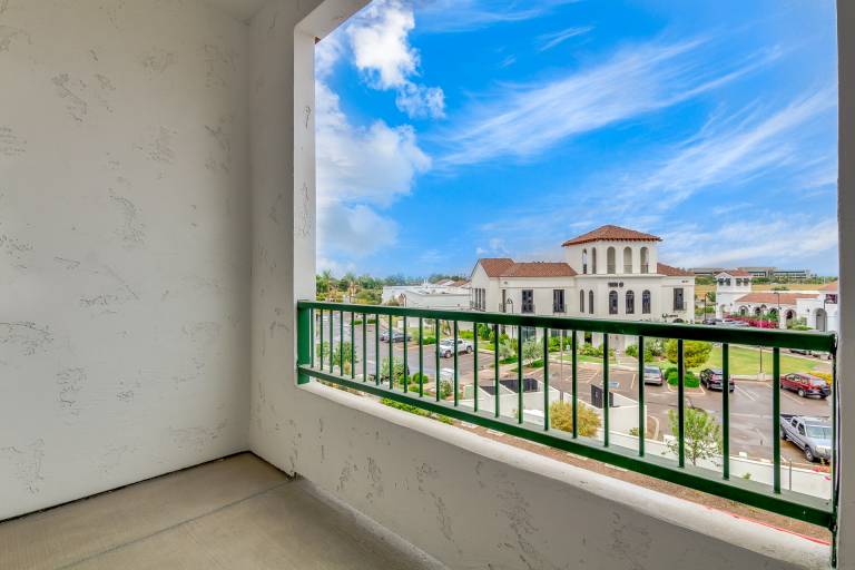 Condo with heated pool & jacuzzi | Mountain view — photo 5
