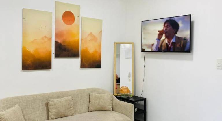 Serviced apartment with patio | Pets allowed — photo 2