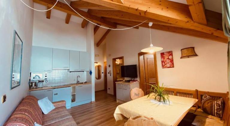 Serviced apartment with barbeque, patio & garden | Pet-friendly — photo 3