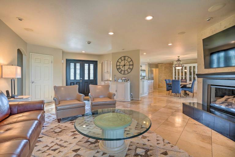Moses Lake Retreat w/ Salt Water Hot Tub! — photo 5