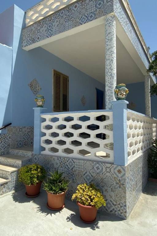 House with BBQ, garden & patio — photo 4