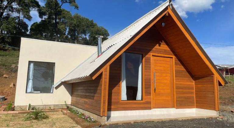 Pleasant lodge with yard & hot tub | Perfect for remote work | Dogs allowed in Urubici