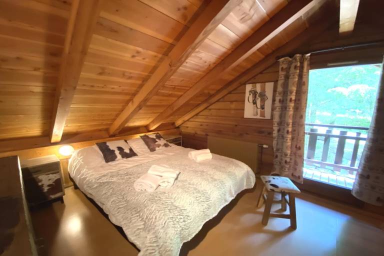 Chalet with barbecue, patio & garden — photo 3