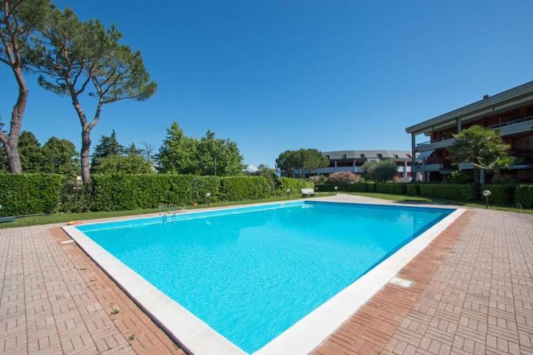 Apartment with garden & pool in Pozzolengo