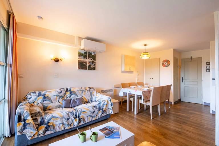 Beautiful apartment with jacuzzi & patio | Next to the beach | Dogs allowed — photo 2