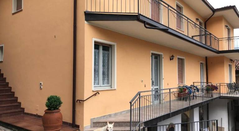 Apartment with pool, yard & terrace — photo 4