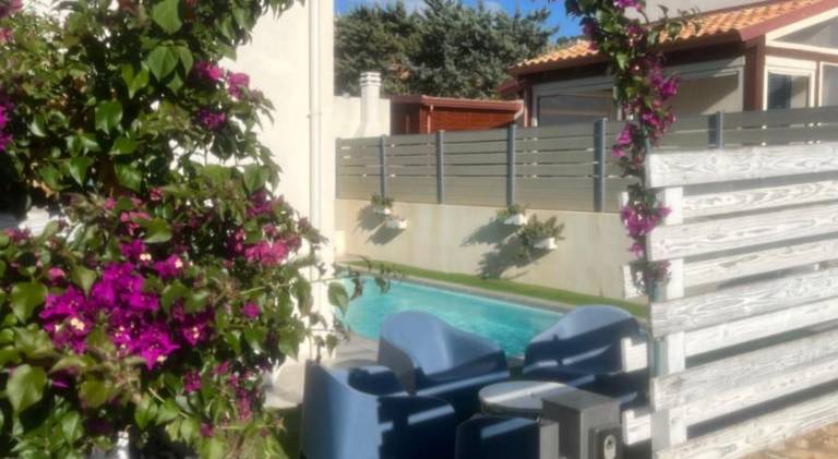 Vacation home with pool — photo 3