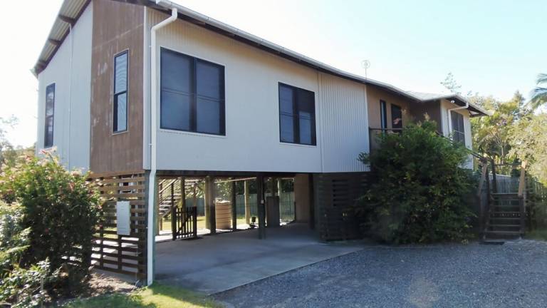 House Rainbow Beach
