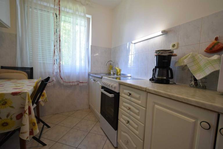 Apartment with patio — photo 3