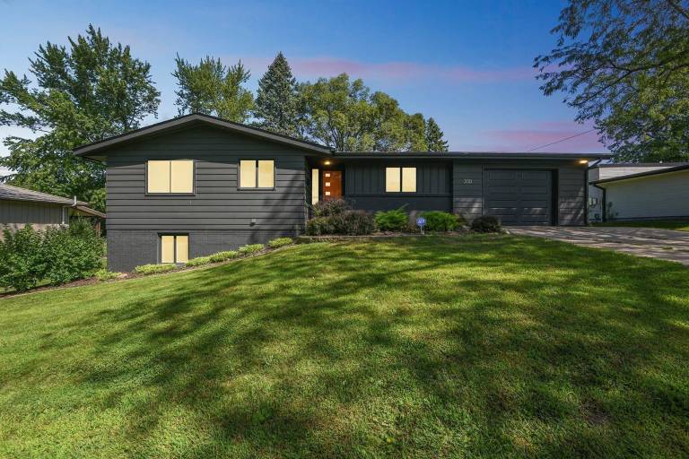 House Iowa River Landing