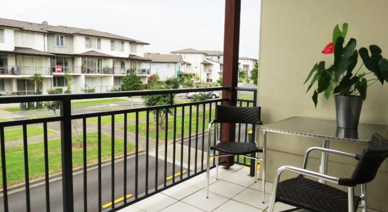 Serviced apartment with pool, barbecue & yard — photo 4