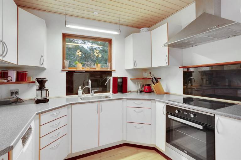 Fully equipped spacious vacation home with hot tub, terrace & barbeque | Pets allowed — photo 5