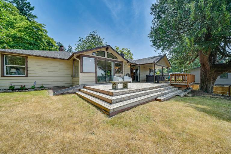 1 2 Mi to Yarrow Bay Family Home in Kirkland