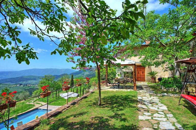 Family-friendly villa with yard, private pool & barbecue | Dogs allowed — photo 5