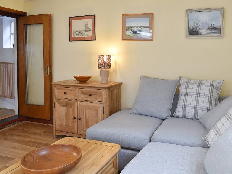 Cottage with yard | River view — photo 5