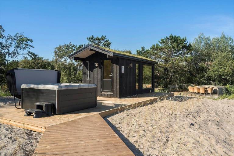 Fully equipped spacious vacation home with terrace, sauna & hot tub | Pet-friendly — photo 3