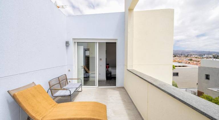Villa with pool — photo 4