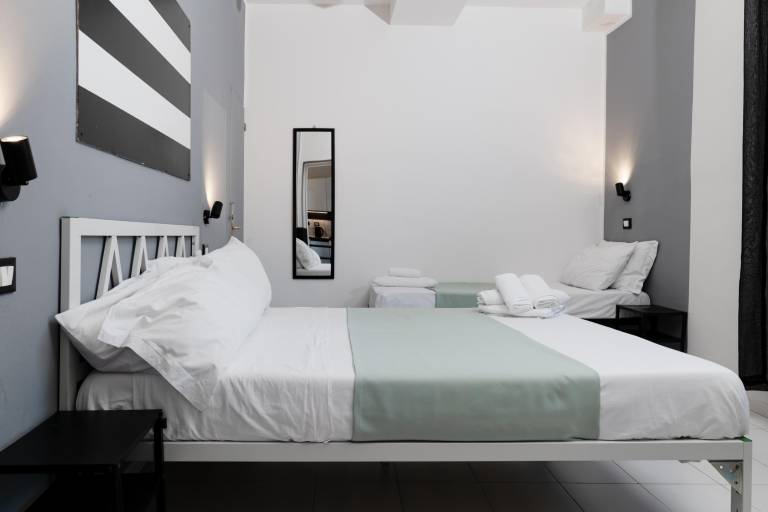 Hostel with 1 room for 9 persons — photo 3