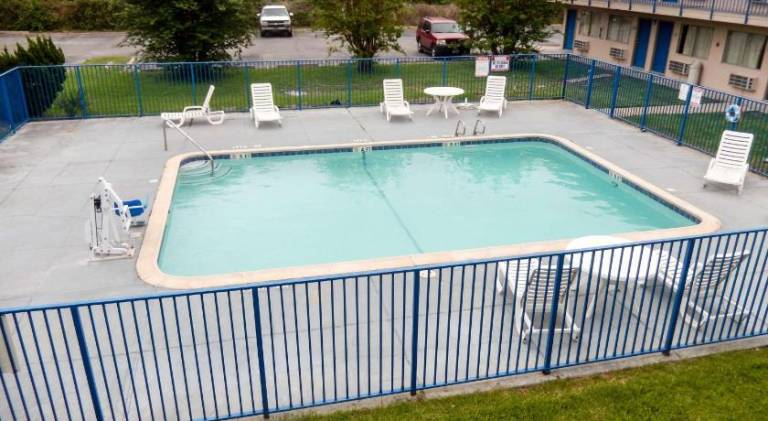 Motel 6 Clute, TX — photo 2
