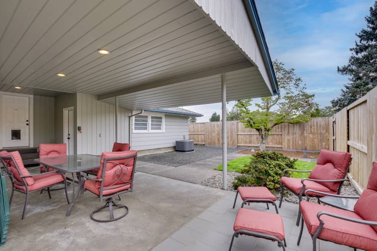 Willamette Valley Family Home w/ Fenced Yard — photo 3