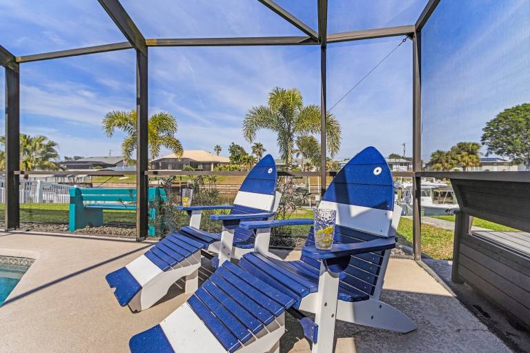 House with terrace & private pool | Water view — photo 5