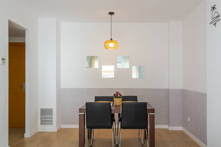 Fully equipped holiday apartment with garden, fast internet & patio | Garden view | Next to the beach | Pets allowed — photo 5