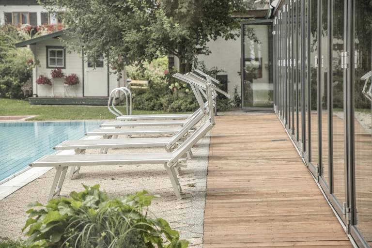 Apartment with terrace, pool & garden — photo 4