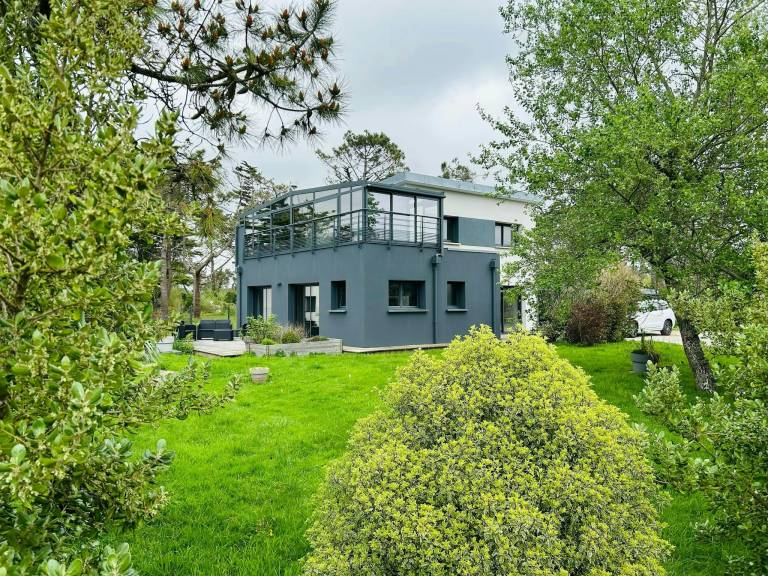 Contemporary haven on the Breton coast in Quimper