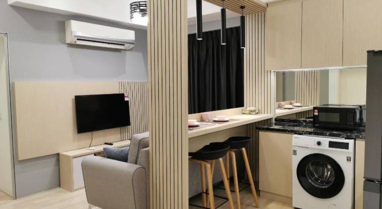 REVO AURORA PLACE, Pavilion 2, 5 Minutes To AXIATA ARENA BUKIT JALIL FREE WIFI by De Harlequins Gues — photo 4