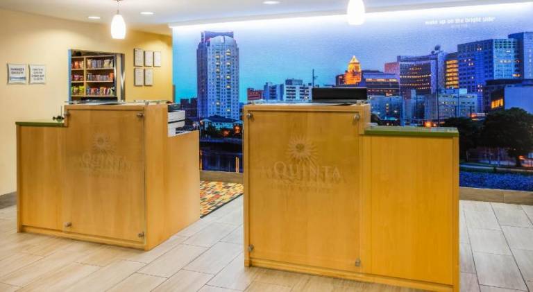 La Quinta Inn & Suites by Wyndham Rochester Mayo Clinic S — photo 5