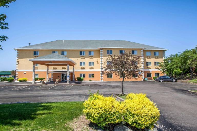 Comfort Inn Muscatine near Hwy 61 — photo 3