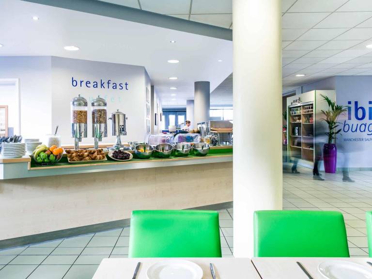 Ibis budget Manchester Salford Quays — photo 4
