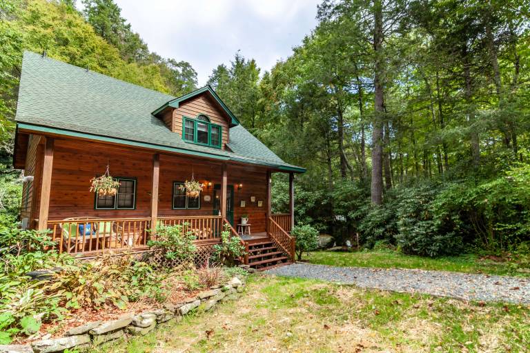 Private Cottage with Waterfall