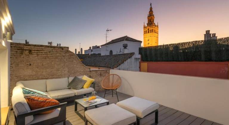 Spacious vacation home with terrace | Close to Seville Cathedral | Pets allowed — photo 3