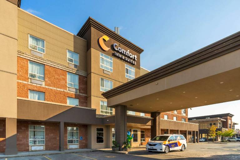 Comfort Inn & Suites in Surrey, BC