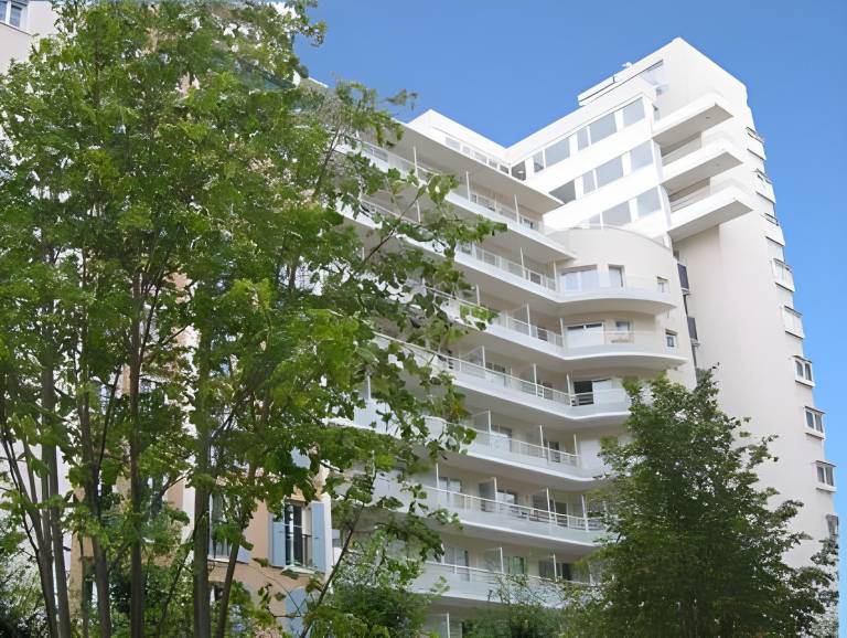 Serviced apartment with terrace | Pets allowed in Gennevilliers