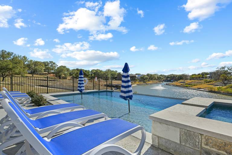 5 BR Home on lake w Pool spa Golf boating