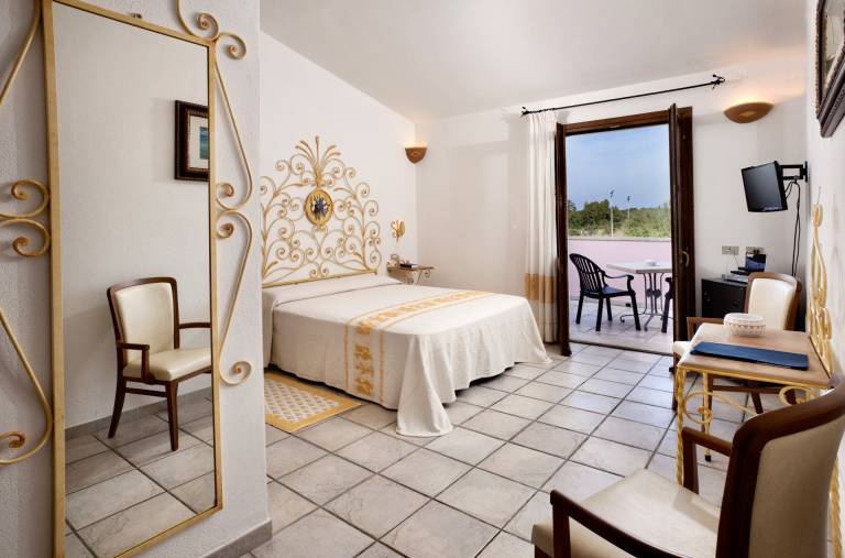 Bed & breakfast with terrace & pool in Arzachena