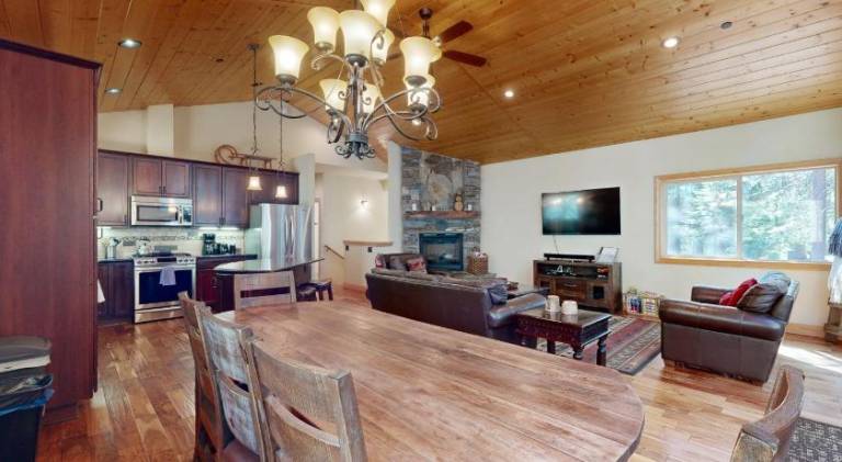 Wonderful vacation home with jacuzzi & pool | Pets allowed — photo 3