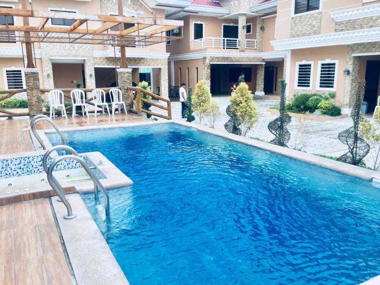 Villa with pool & barbeque in Angeles City
