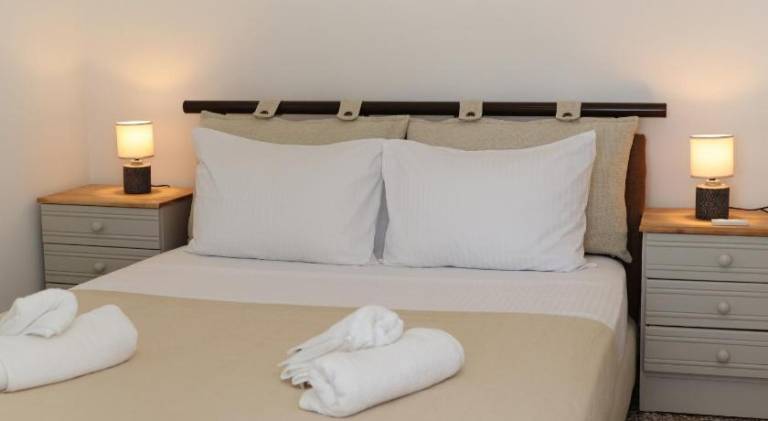 Vacation home with garden & patio in Syros