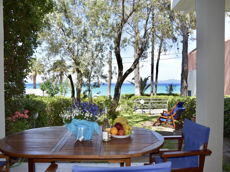 Stay at Beachfront Villa Lilia in Pefkohori, Halkidiki for a Dreamy Vacation — photo 5