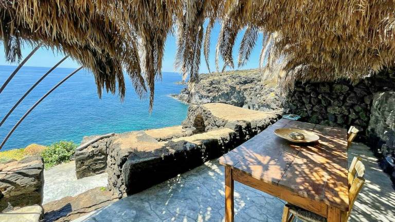 Romantic house steps from the sea in Pantelleria — photo 2