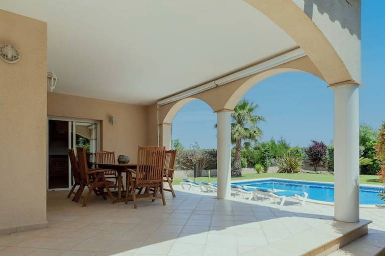 Family-oriented villa with patio, yard & grill | Pets allowed — photo 5