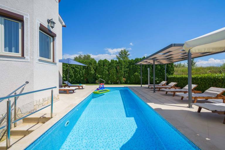 Villa  Žbandaj