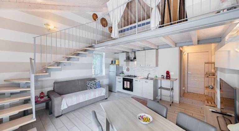 Serviced apartment with pool, hot tub & garden | Suitable for remote work — photo 2