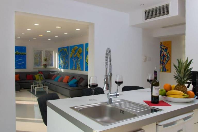 Fully equipped house with hot tub, barbecue & private pool | Sea view | Pet-friendly — photo 4