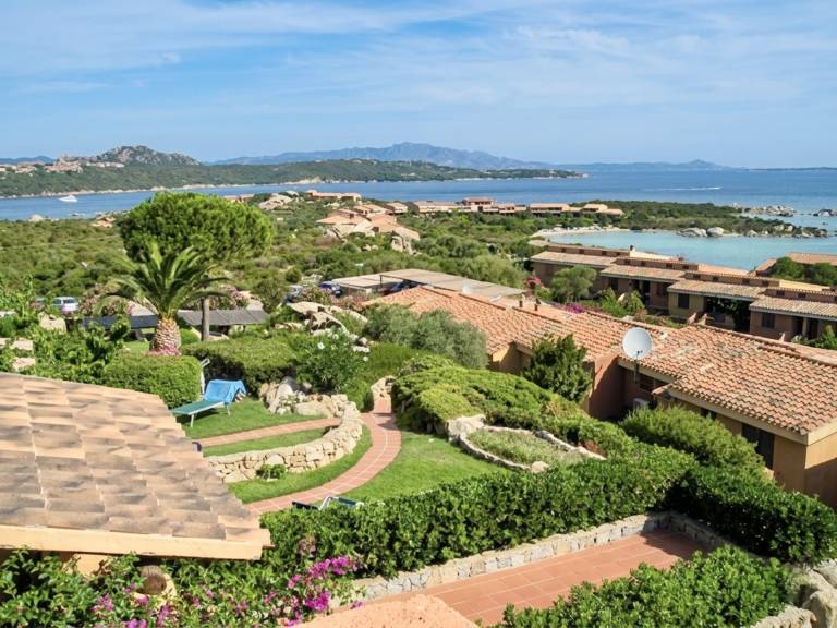 Holiday apartment with pool & patio | Water view — photo 2