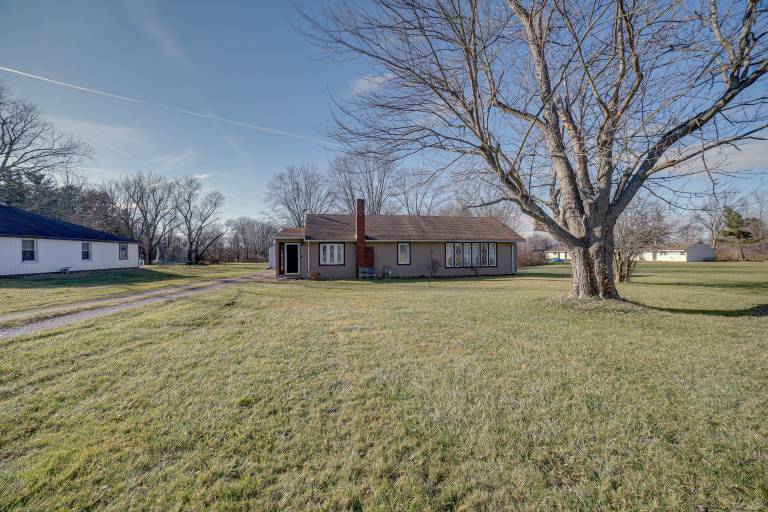 Quaint Youngstown Home 2 Mi to Boardman Park